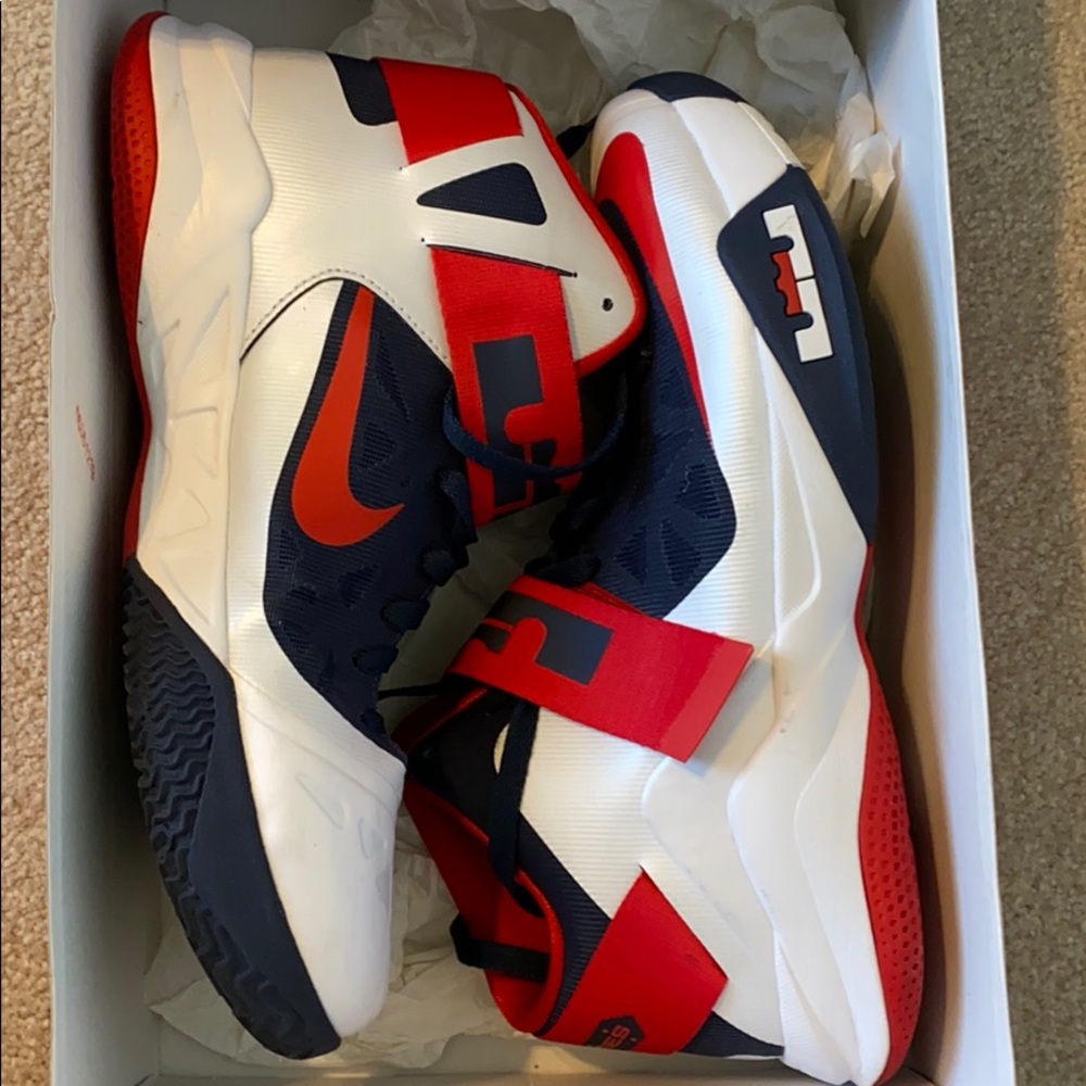 Lebron Nike Zoom Soldier VI - Men Size 11